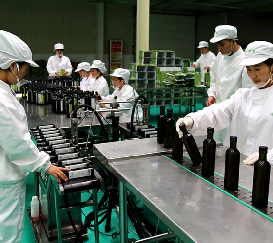 祥宇特級(jí)初榨橄欖油作為國(guó)產(chǎn)優(yōu)質(zhì)橄欖油，始終以質(zhì)量求生存、以品牌謀發(fā)展、以質(zhì)量創(chuàng)業(yè)績(jī)、以品質(zhì)追卓越。在近20年的辛苦耕耘，在品質(zhì)方面的不斷改進(jìn)..