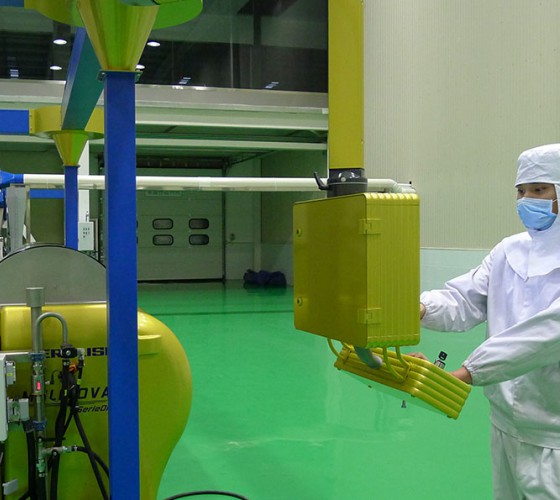 公司擁有三條原裝進(jìn)口冷榨橄欖油加工生產(chǎn)線(xiàn)，兩條德國(guó)福樂(lè)偉和一條意大利貝亞雷斯單一品種生產(chǎn)線(xiàn)，日加工鮮果能力達(dá)560噸，通過(guò)低溫純物理冷榨最大..